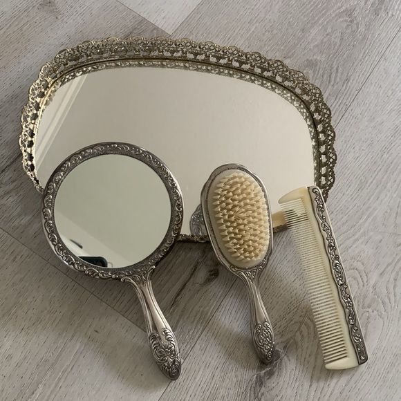 Set of 3 Vintage‎ Silver Vanity Set with Mirror, Brush, and Comb Victoria rare - Picture 7 of 8